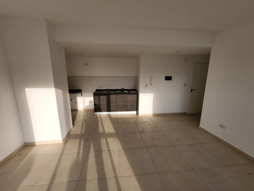 Imagen 4 de 10 de Venta Depto 2 Ambientes Al Frente C/ Amplisimo Balcon Terraza A Estrenar En Adrogue