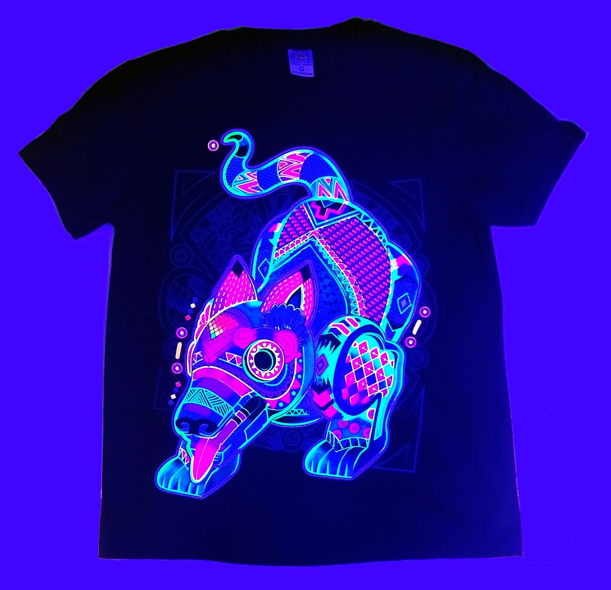 Playera Armadillo Fluorescente Efecto Neón Con Luz Negra | LA REMEZCLA