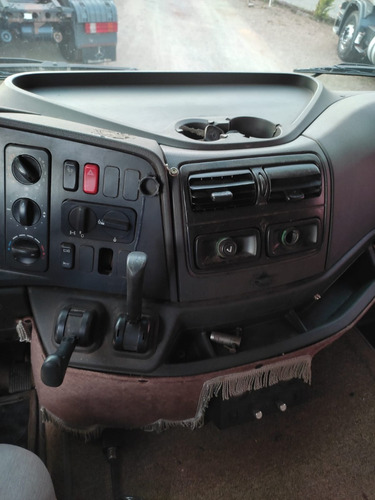 Imagem 7 de 12 de Mb Axor 2544 6x2 Teto Alto E Automático 2013