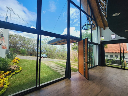 Venta Casa Tulipanes V De 4 Habitaciones Con Baño, Amueblada, Equipada Con Enorme Jardín Y Alberca Climatizada En Fracc Rancho San Diego Ixtapan De La Sal Edomex