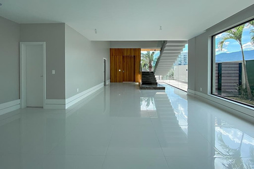 Imagem 2 de 30 de Condomínio Alphaville Casa Triplex Estilo Contemporânea 5 Suítes 4 Vagas 654m2 - 2089 - 70985284