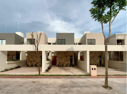 Casa En Venta En Mérida, Tipo Townhouse En Privada Moratta, Modelo Puala En Dzityá