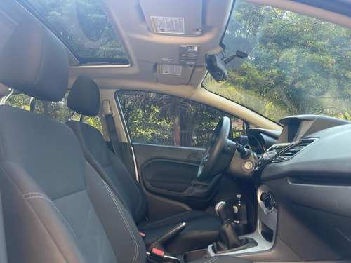 Imagen 12 de 14 de Ford Fiesta 1.6 Se Titanium