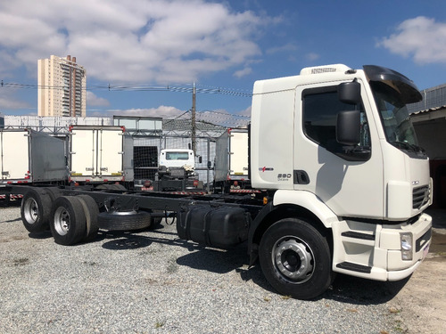 Volvo Vm 260 Ano 2010 Leito