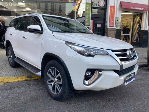 Imagen 3 de 16 de Toyota Sw4 2019 2.8 Srx 177cv 4x4 7as At