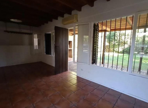 Casa Venta 3 Dormitorios 2 Baños 2 Cocheras 1 Patio Y Parrilla 300 Mts 2 Totales - City Bell