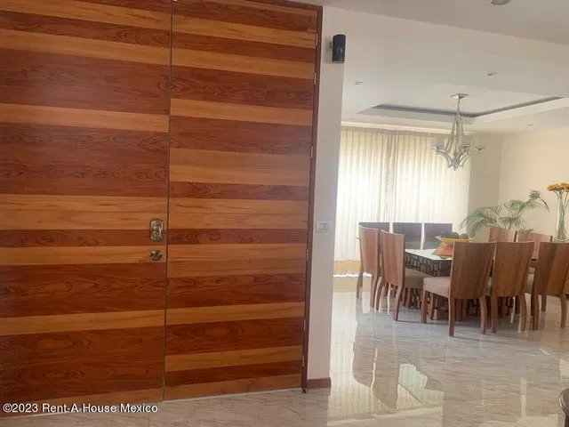 En Juriquilla Casa En Venta Con Alberca 4 Recamaras + Servicio 5 Baños