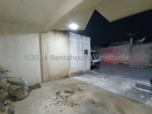 Twonhouse En Obra Blanca, Con Sus Conexiones Electricas En Las Amazonas 24-13863 Irrr