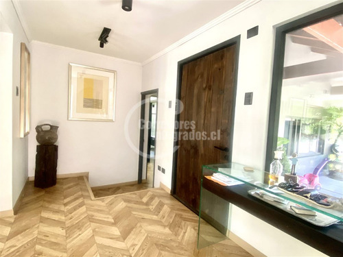 Casa En Venta De 5 Dorm.la Dehesa Lo Barnechea