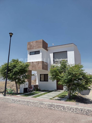 Casa En Venta En Fracc. Ciudad Maderas Residencial, El Marqués, Querétaro