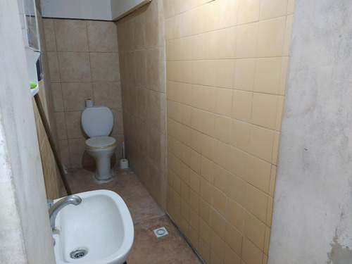 Imagen 26 de 30 de Edificio Comercial Con Oficinas Y Depósitos En Lote Propio