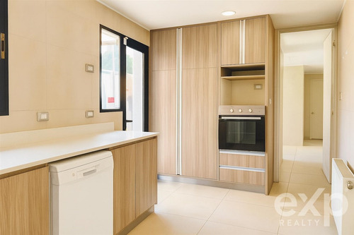 Casa En Venta De 7 Dorm. En Lo Barnechea