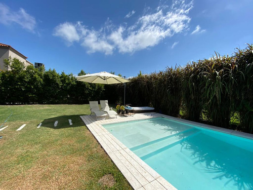 Casa En Venta En Barrio Barbarita, Tigre.