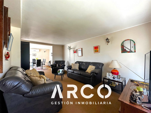 Casa En Venta De 4 Dorm. En Marathon. Macul
