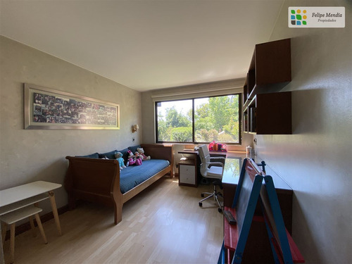 Casa En Venta De 4 Dorm. En Las Condes