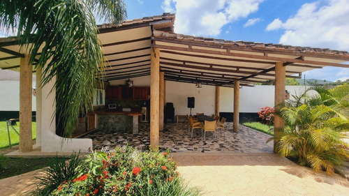 Annic Coronado Vende Hermosa Casa Con Piscina En La Urb. Las Morocha, San Diego Ref. 248613