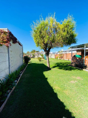 Imagen 1 de 7 de Casa En Venta De 2 Dormitorios En Venta En Los Hornos