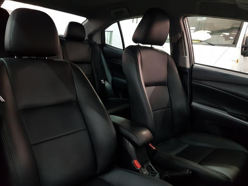 Imagem 4 de 8 de Toyota Yaris 1.5 16v Sedan Xl