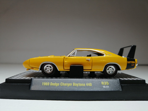 1969 Dodge Charger Daytona 440 Escala 1 64 M2 