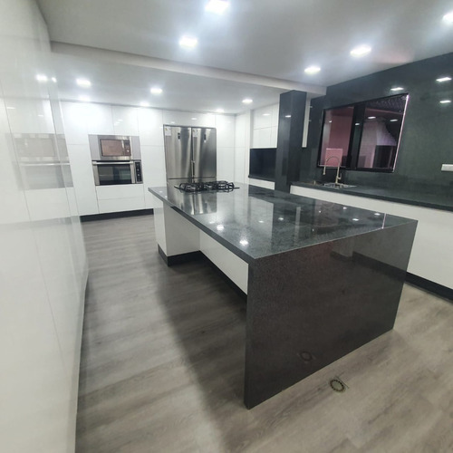Imagen 6 de 10 de Leslie Vende Th En Trigal Norte Remodelado