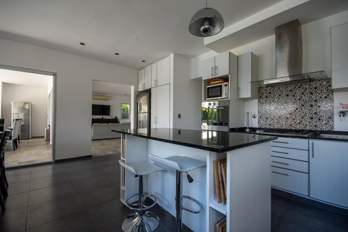 Casa En Venta A Laguna | El Canton Barrio Islas - Escobar