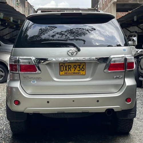 Toyota Fortuner 2.7L AT 2.7CC 2012**