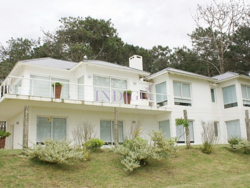Imagen 11 de 12 de Casa En Venta Y Venta En Pleno Montoya, 6 Dormitorios Mas Dependencia De Servicio.