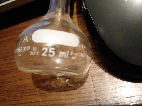 Matraz Volumetrico Pyrex 50ml Y 25ml Clase A (Usado)