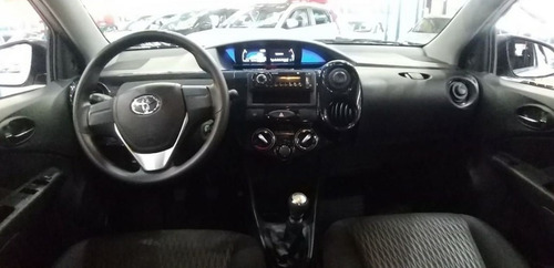 Toyota Etios 1.5 X Sedan 16v 2018