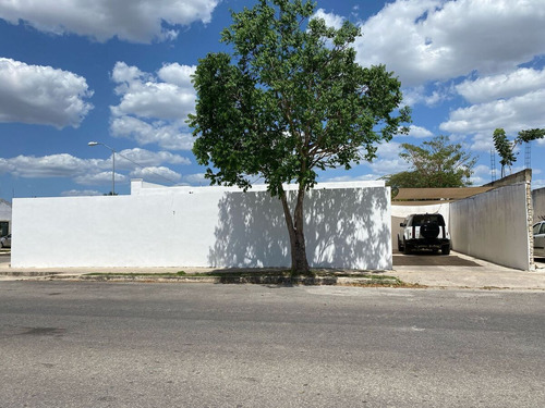 Casa Semi Amueblada En Renta En Esquina En Las Americas