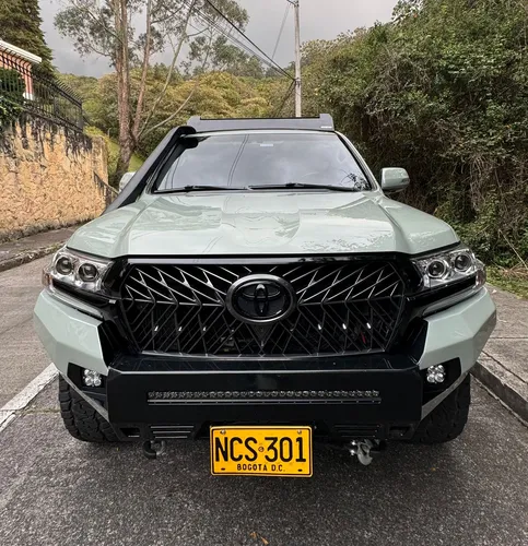 Toyota Land Cruiser 4.5 Imperial Lc200 Diésel