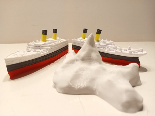 Titanic Juguete 30cm 2 Partes Encastrables + Iceberg (flota) Amarillo