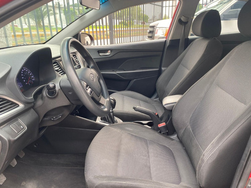 Imagen 10 de 15 de Hyundai Accent Mid Estandar