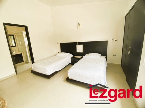 Excelente Residencia Diseñada Con Un Enfoque Moderno Y Funcional, Espacios Luminosos Y Abiertos Crean Una Atmósfera Acogedora En Cada Rincón