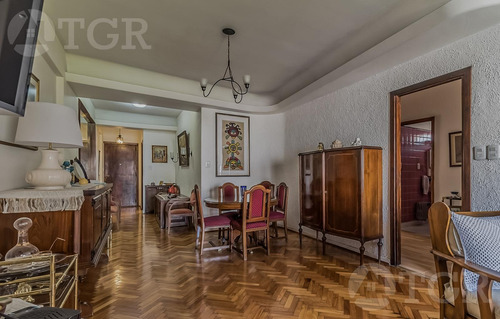 Semipiso En Venta En Recoleta, 3 Dormitorios Con Dependencia Y Balcon Corrido Al Frente