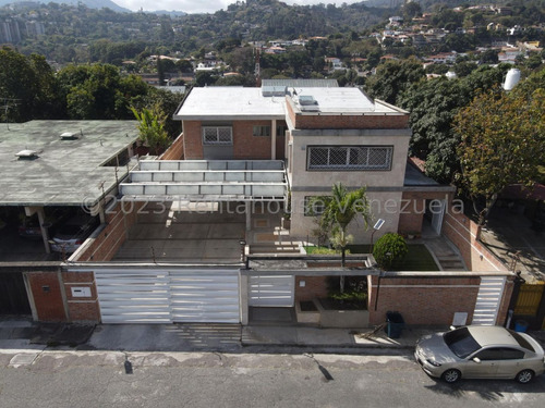 Casa Amplia E Iluminada  A La Venta En Prados Del Este #23-30662 Mn Caracas - Baruta 