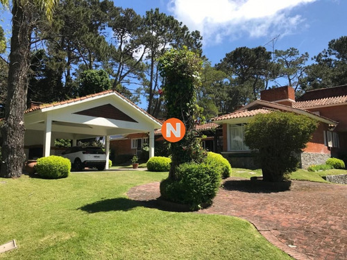 Oportunidad, Casa En Venta, Golf, Punta Del Este, 6 Dormitorios.- Ref: 206771