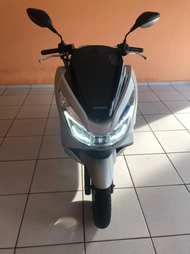 Imagem 1 de 7 de Honda Pcx Prata Fosca - 2017 - Baixo Km