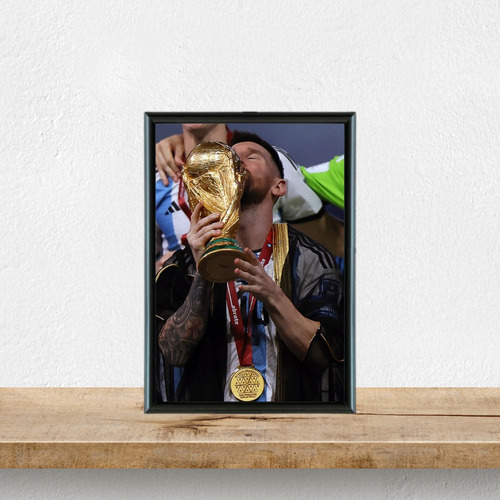 Cuadro Messi Con La Copa Del Mundo Con Vidrio 20x30cm