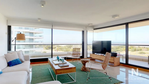 Pent House De 3 Dormitorios En Suite En Edificio Blue Bird , Punta Del Este , Playa Brava