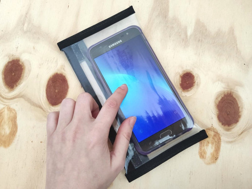 Imagem 3 de 6 de Capinha Transparente Protetora Porta Celular Touch Com Fecho