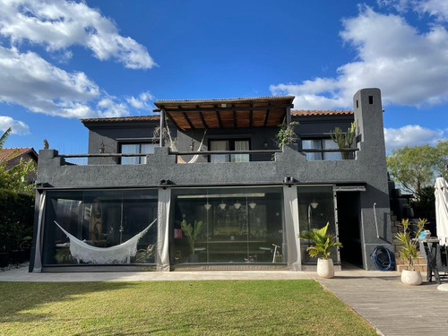 Casa  En Venta En Santa Barbara, Tigre, G.b.a. Zona Norte