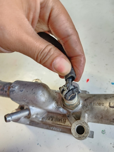 Toma De Agua Con Bulbo Sensor Aveo Ng 1.5 18-22 (Usado)