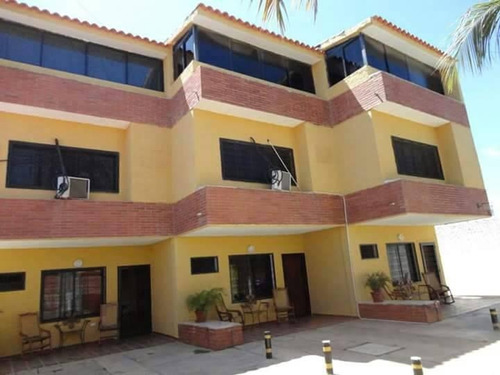 Town House Amoblado Conj. Resid. El Ahiton, Chichiriviche, Falcon - Carol Rubio 