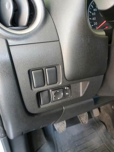 Nissan March 2013 1.0 S 5p