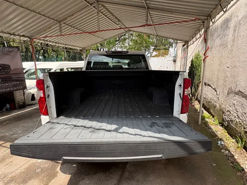 Chevrolet Silverado Wt Doble Cabina 4X2 4.3L V6