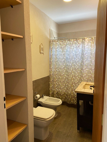 Casa Moderna De 3 Dormitorios + Dependencia. Amplio Garaje. Jardín Con Diferentes Niveles