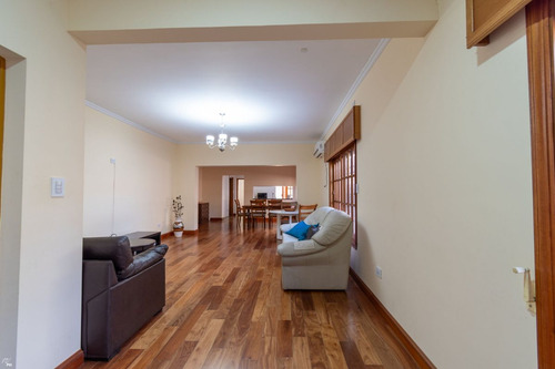 Casa De 3 Dormitorios Con Cochera En Villa Amelia
