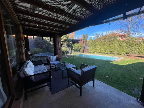 Casa En Venta De 7 Dorm. En Lo Barnechea