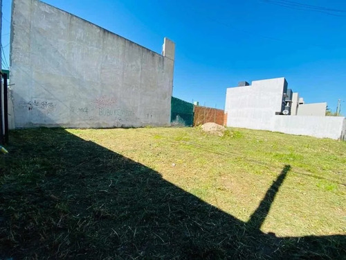 Alquilo Terreno Para Cochera, Cancha De Futbol, Galpón, Etc.